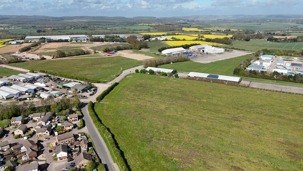 Ford Airfield, Ford à vendre - Photo principale - Image 1 de 8