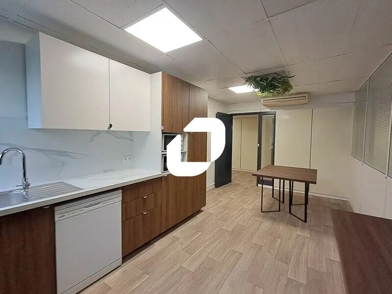 Office in Nanterre for lease Interior Photo- Image 1 of 13