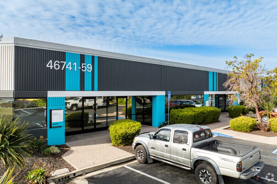 4051-4065 Clipper Ct, Fremont, CA à louer - Photo du bâtiment - Image 2 de 7