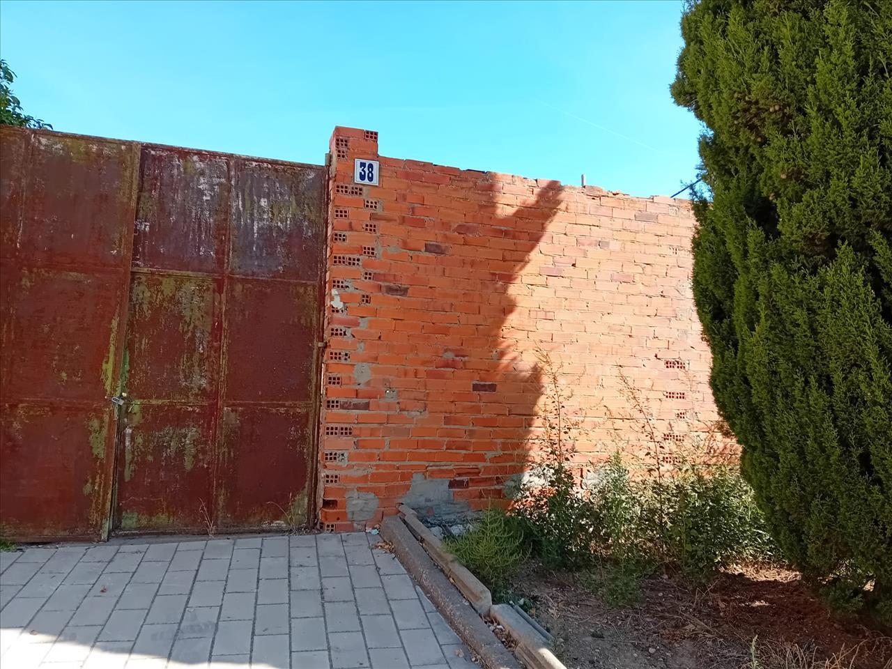 Calle del Agua, Fuensaldaña, Valladolid for sale Primary Photo- Image 1 of 11