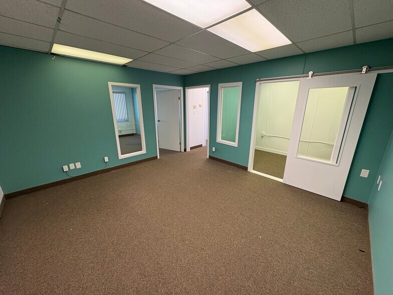 9750-9766 51st Ave NW, Edmonton, AB à louer - Photo du bâtiment - Image 3 de 5