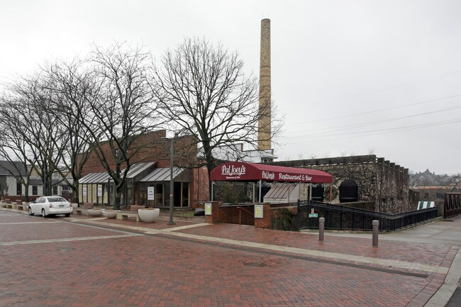 Plus de détails pour 21 N River St, Batavia, IL - Bureau/Commerce de détail, Commerce de détail à louer