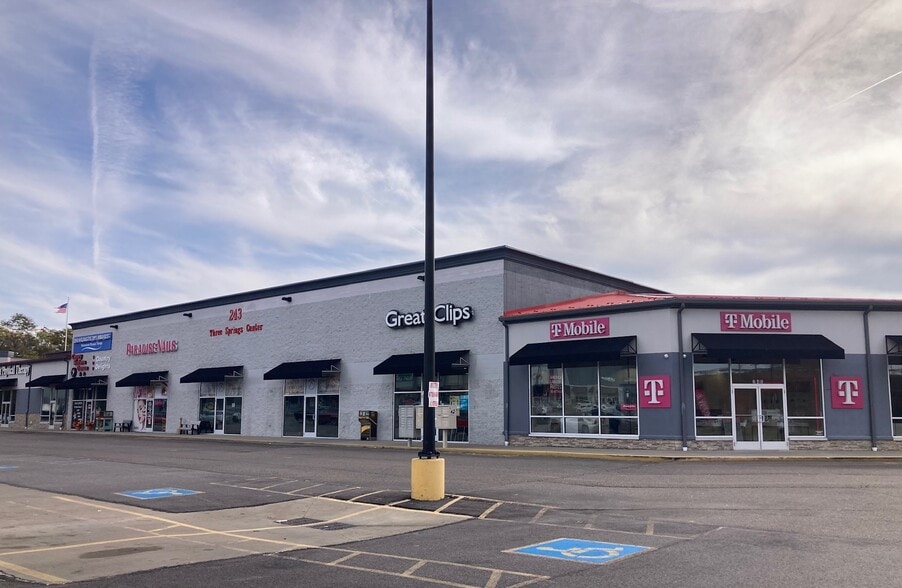 241 Three Springs Dr, Weirton, WV for lease - Building Photo - Image 2 of 6