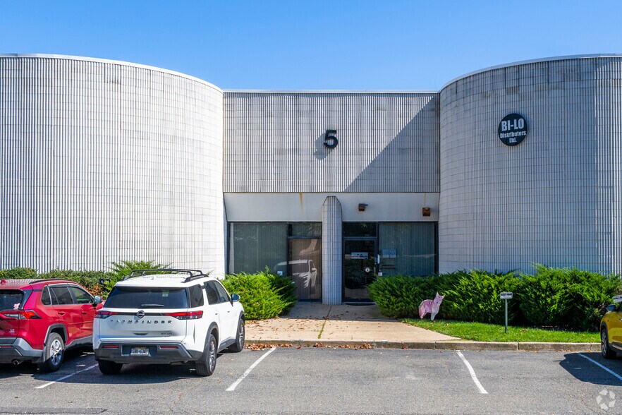 5 Hub Dr, Melville, NY à louer - Photo du bâtiment - Image 2 de 4
