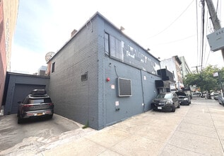 3210 37th Ave, Long Island City, NY for lease Building Photo- Image 2 of 14