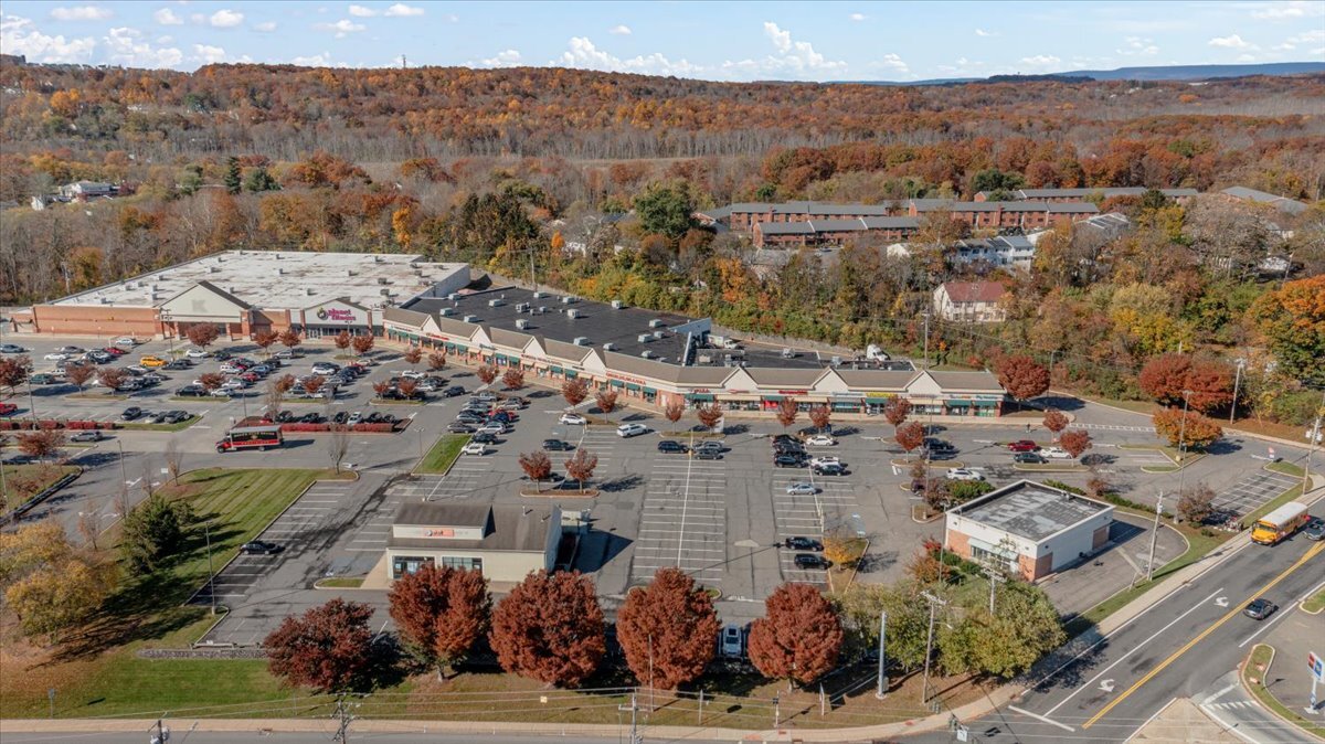 374 Windsor Hwy, Vails Gate, NY à louer Photo du bâtiment- Image 1 de 28