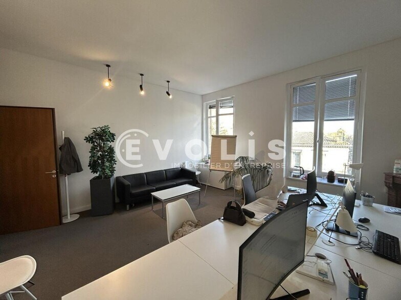 Office in Bordeaux for lease - Building Photo - Image 2 of 6