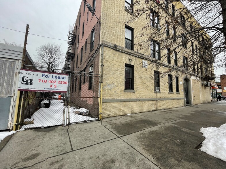 666 Dumont Ave, Brooklyn, NY for lease - Building Photo - Image 1 of 9