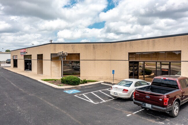 Plus de détails pour 833-899 Isom Rd, San Antonio, TX - Bureau, Local d'activités à louer
