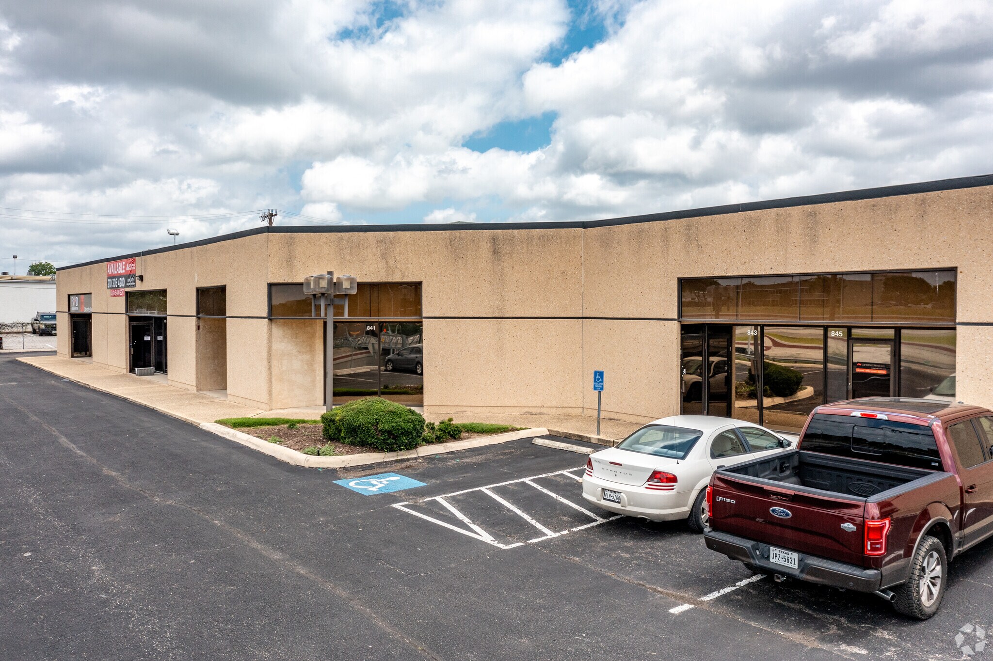833-899 Isom Rd, San Antonio, TX à louer Photo du bâtiment- Image 1 de 9