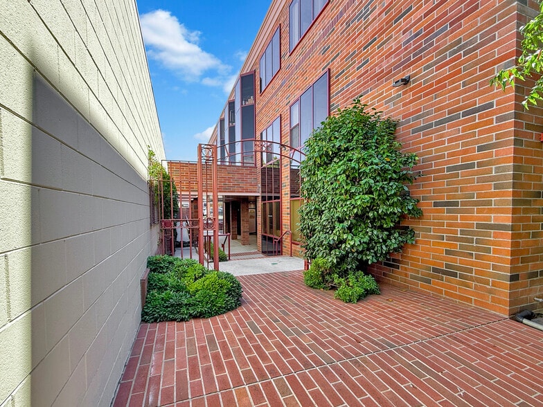 885 Oak Grove Ave, Menlo Park, CA for lease - Building Photo - Image 3 of 10