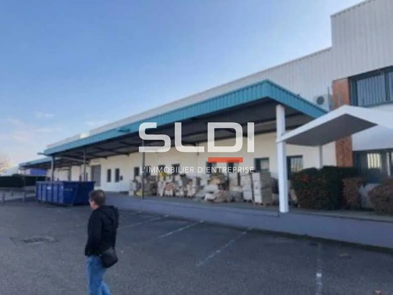 Flex in Vénissieux for lease - Building Photo - Image 1 of 5