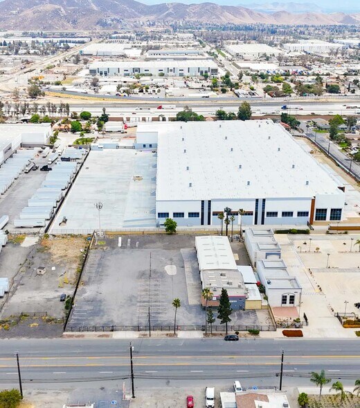 14765 Valley Blvd, Fontana, CA à louer - Photo du bâtiment - Image 3 de 4