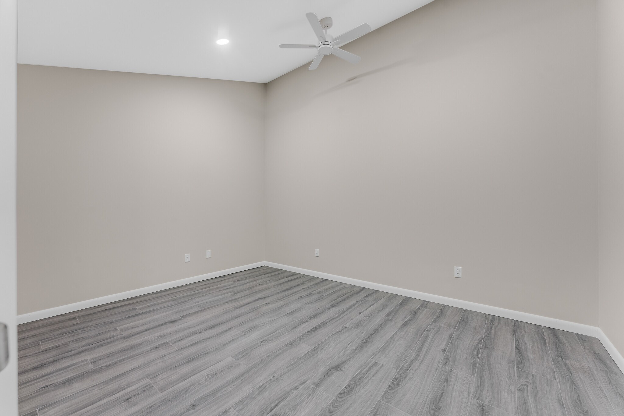 1189 Pineview Dr, Morgantown, WV for lease Interior Photo- Image 1 of 7