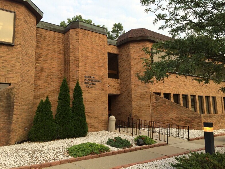 4870 Clark Rd, Ypsilanti, MI à louer - Photo du bâtiment - Image 2 de 4