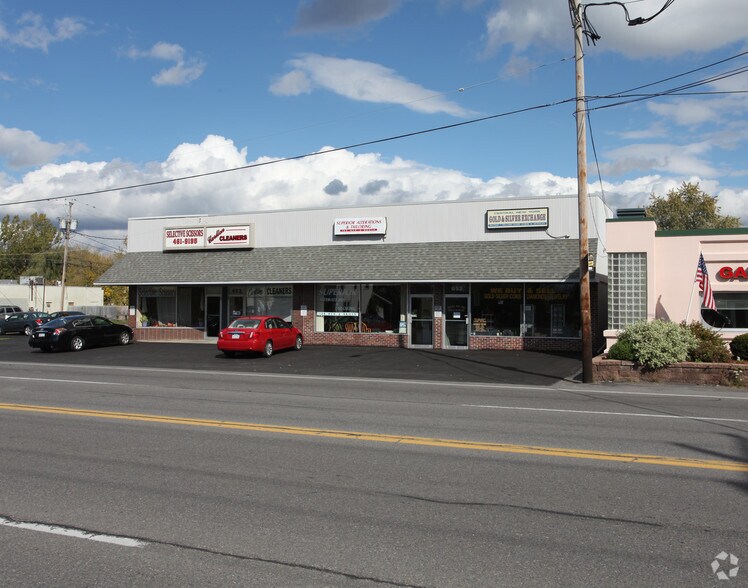 652 Old Liverpool Rd, Liverpool, NY à louer - Photo du bâtiment - Image 2 de 2