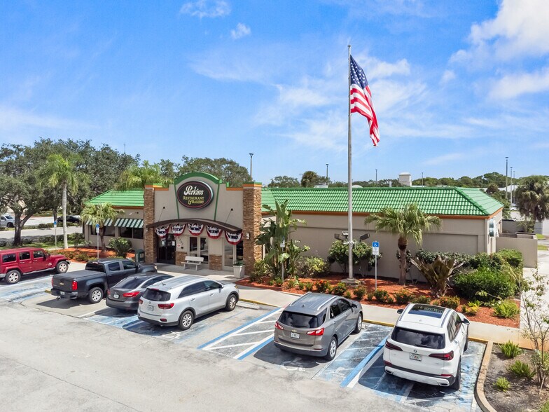 9202 S US Highway 1, Port Saint Lucie, FL à vendre - Photo du bâtiment - Image 2 de 9