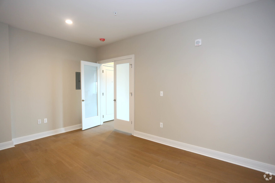 300 Saint Paul Pl, Baltimore, MD for lease - Interior Photo - Image 2 of 6