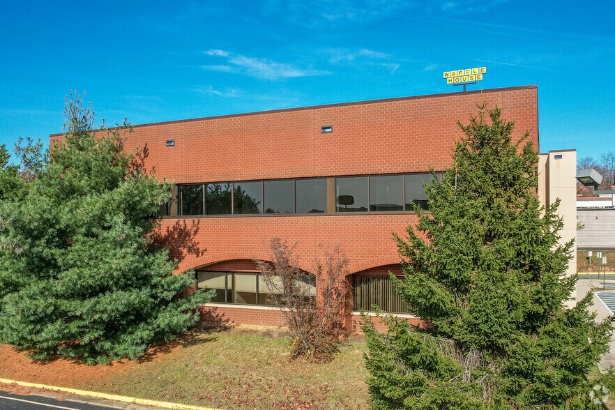 10340 Spotsylvania Ave, Fredericksburg, VA à louer - Photo du bâtiment - Image 2 de 5