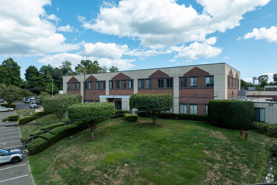 30 Commerce Rd, Stamford, CT à louer - Photo principale - Image 1 de 7