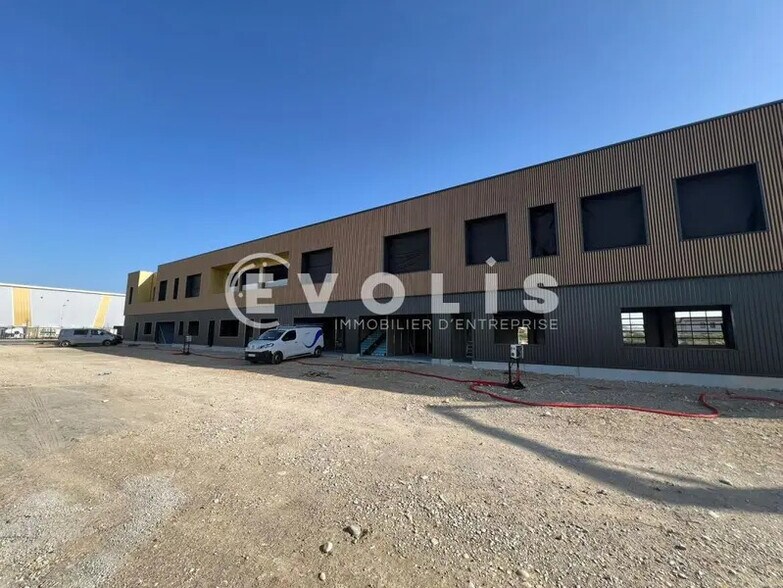 Office in La Boisse for lease - Building Photo - Image 3 of 31