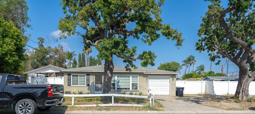4301 W Lilac Ave, Santa Ana, CA for sale - Building Photo - Image 2 of 47