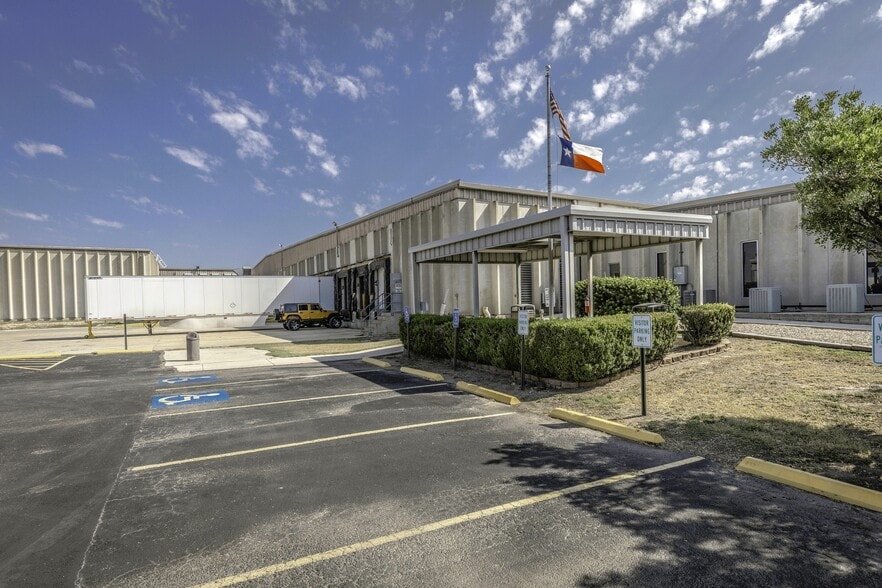 610 Pop Gunn Dr, San Antonio, TX for lease - Building Photo - Image 2 of 9