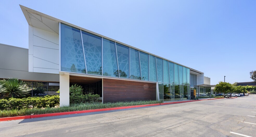 5451 Oberlin Dr, San Diego, CA for lease - Primary Photo - Image 2 of 3