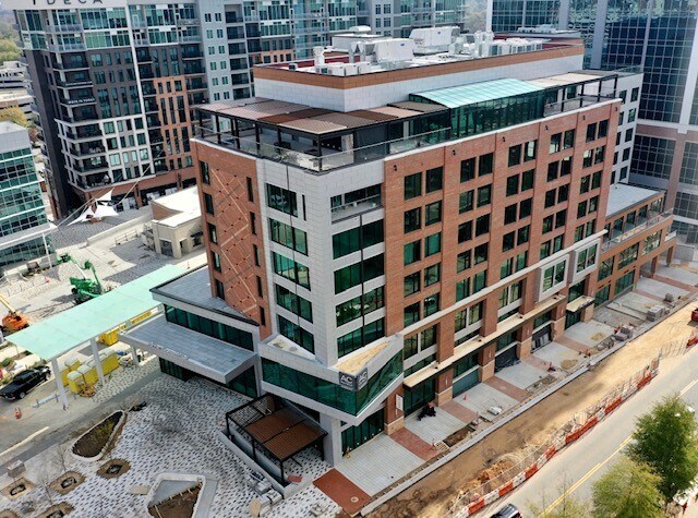 320 Falls St, Greenville, SC à louer - Photo du bâtiment - Image 3 de 8