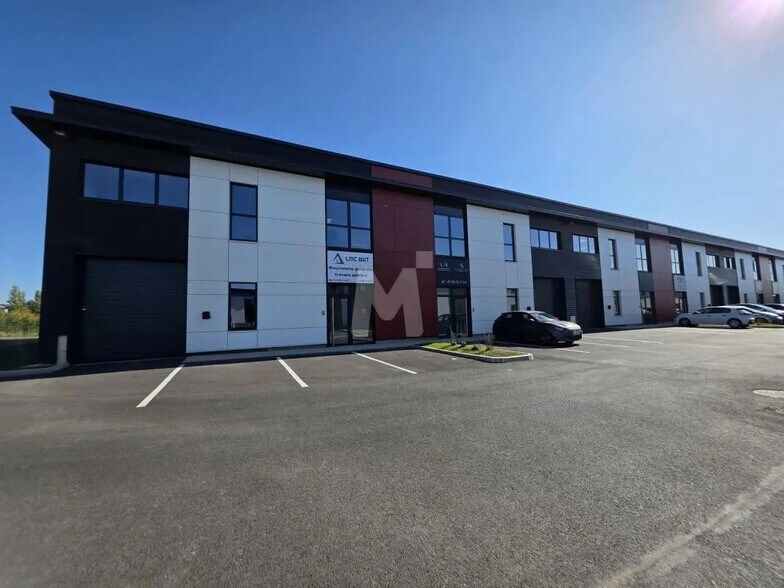 Local d'activités dans Lieusaint à vendre - Photo du bâtiment - Image 2 de 8