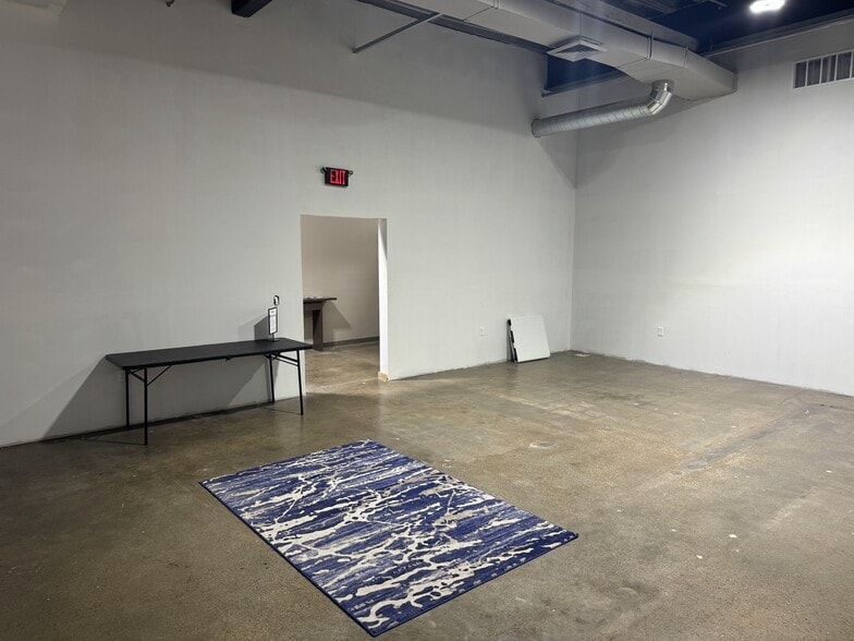 17037 Kercheval Ave, Grosse Pointe, MI for lease - Building Photo - Image 3 of 4