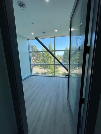 Plus de détails pour 15055 54A Ave, Surrey, BC - Industriel à vendre