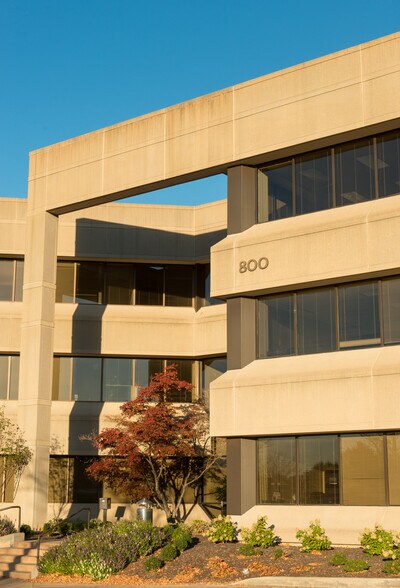 800 E 101st Ter, Kansas City, MO à louer - Photo du bâtiment - Image 3 de 7