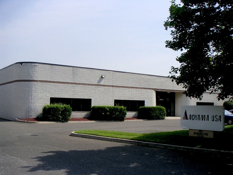 105 Remington Blvd, Ronkonkoma, NY à louer - Photo du bâtiment - Image 3 de 3