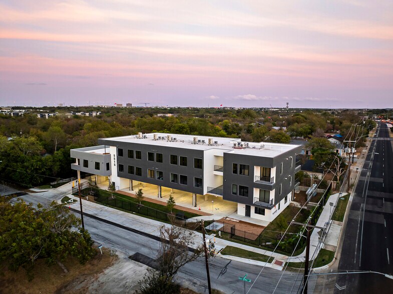 5515 Humming Bird Ln, Austin, TX à vendre - Photo du bâtiment - Image 3 de 23