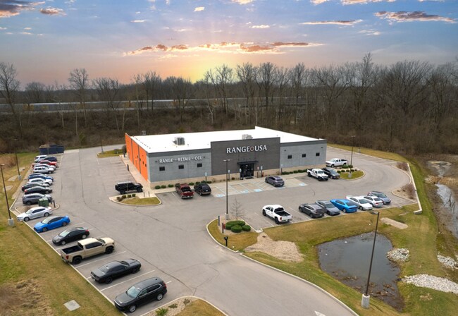 More details for 120 S Country Club Rd, Indianapolis, IN - Retail for Sale