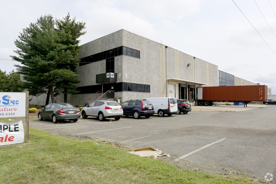 41-49 Executive Ave, Edison, NJ for lease - Primary Photo - Image 1 of 4