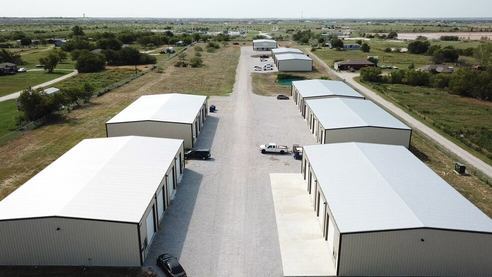1630 Seaborn Rd, Ponder, TX à louer - Vidéo sur l’inscription commerciale - Image 2 de 13