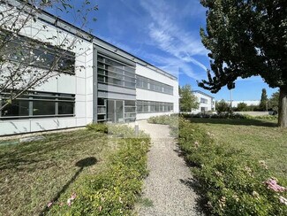 More details for 4 Place Berthe Morisot, Saint-Priest - Office for Lease