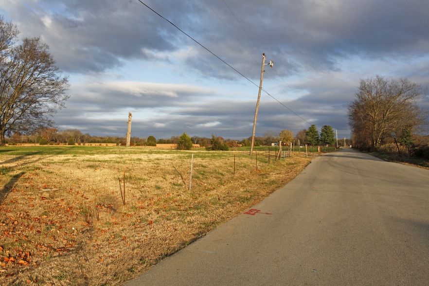 5025 Old Lebanon Dirt Rd, Mount Juliet, TN for sale - Building Photo - Image 2 of 5