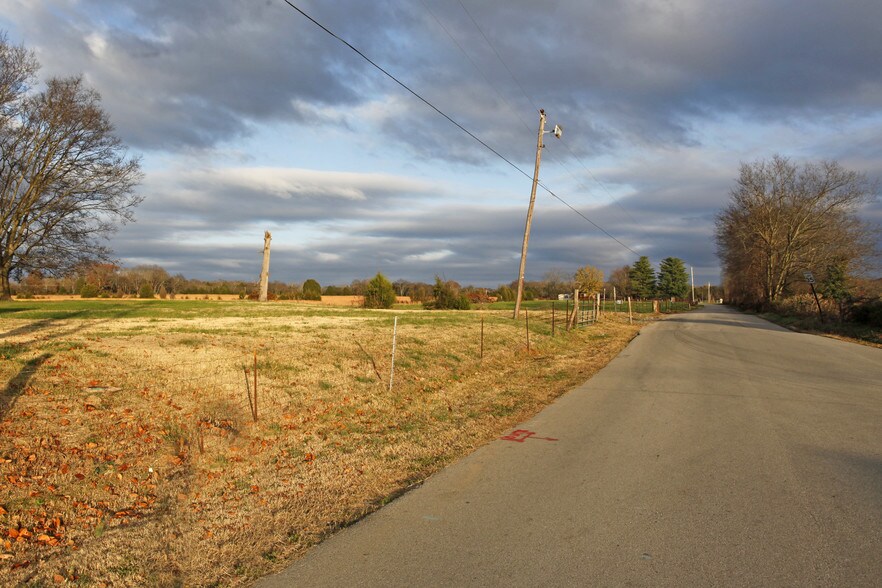 5025 Old Lebanon Dirt Rd, Mount Juliet, TN à vendre - Photo du bâtiment - Image 2 de 5