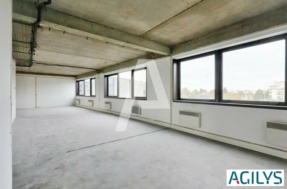 Office in Bonneuil-sur-Marne for lease Interior Photo- Image 1 of 7