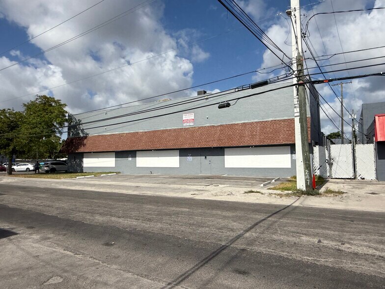 5801 Plunkett St, Hollywood, FL à louer - Photo du bâtiment - Image 2 de 17