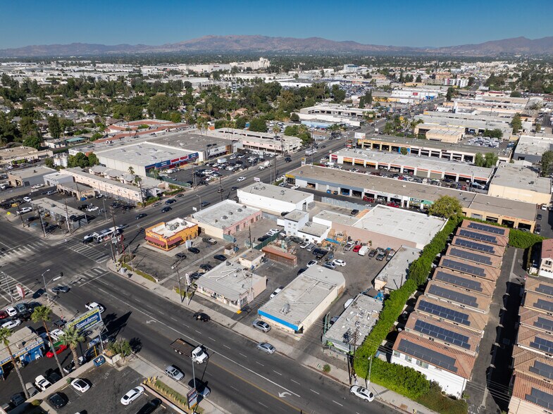 7610 Sepulveda Blvd & 15243 Saticoy St., Van Nuys, CA à louer - Photo du bâtiment - Image 3 de 22