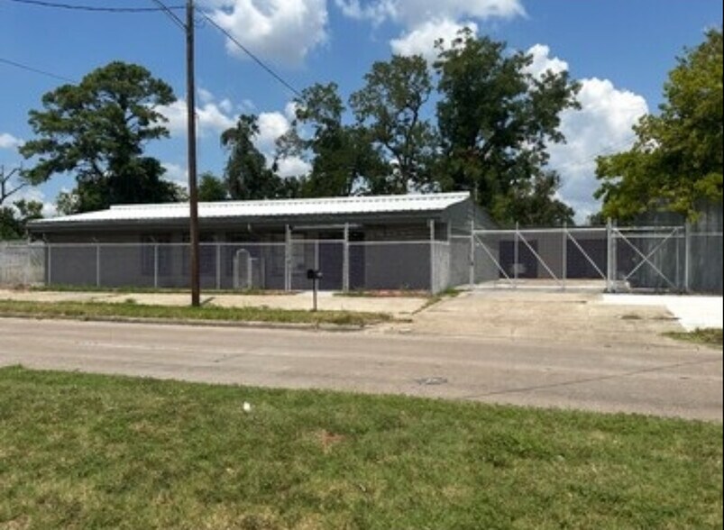 7001 Weaver Rd, Houston, TX à vendre - Photo du bâtiment - Image 2 de 20