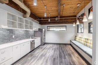 819 SE Morrison St, Portland, OR for lease Interior Photo- Image 2 of 5