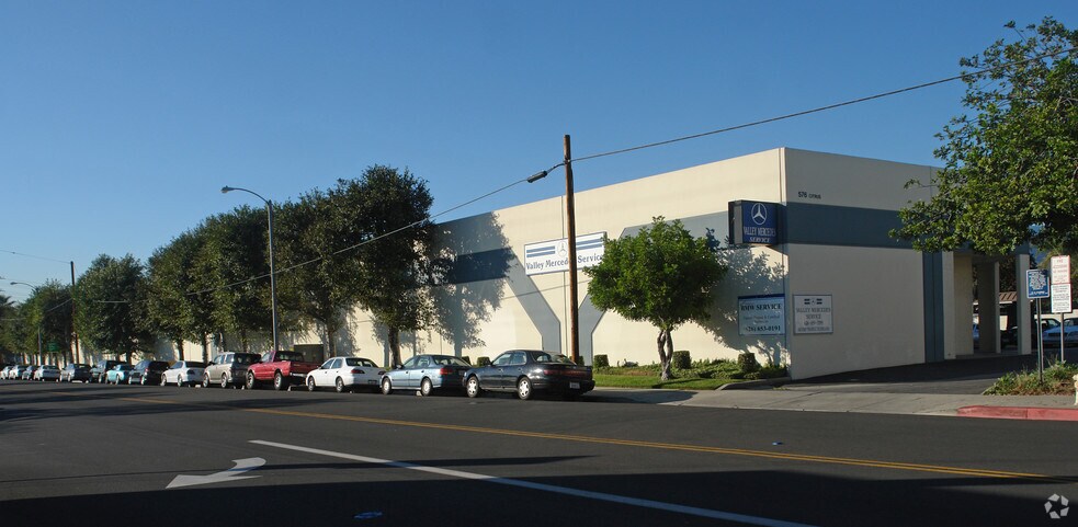 576 N Citrus Ave, Covina, CA à louer - Photo du bâtiment - Image 2 de 5