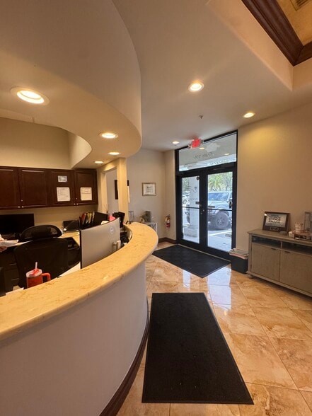 14131 Metropolis Ave, Fort Myers, FL for lease - Lobby - Image 3 of 13