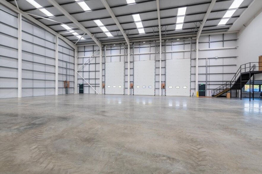 Magna Rd, Bournemouth for lease - Interior Photo - Image 3 of 8