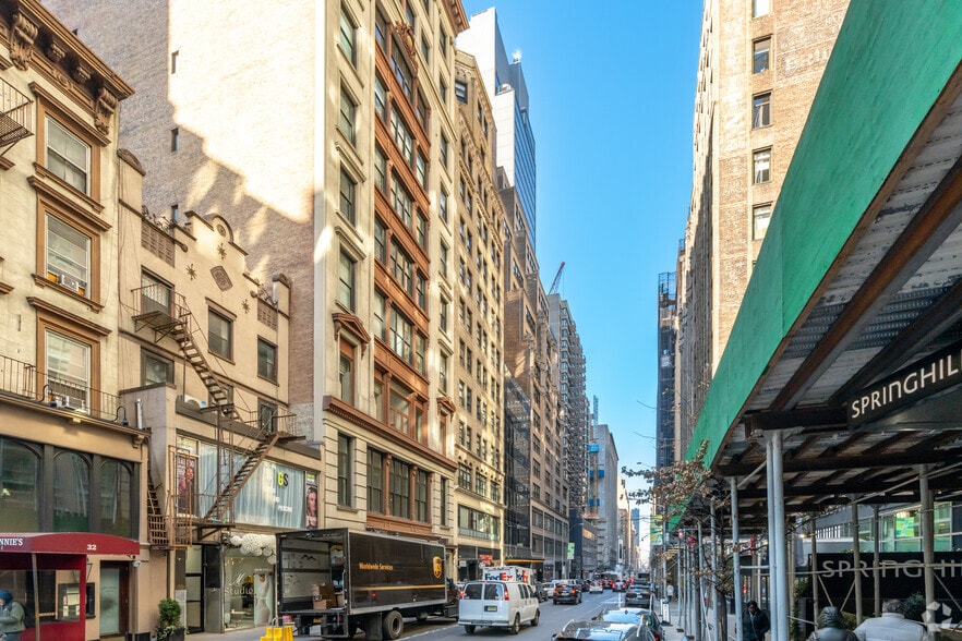 40 W 37th St, New York, NY for lease - Building Photo - Image 2 of 5